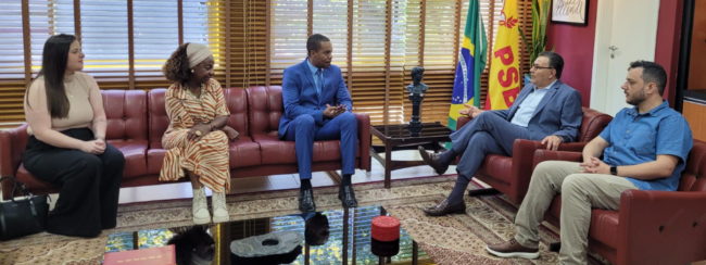 Banner Site Black Friday moderno preto e rosa (14)