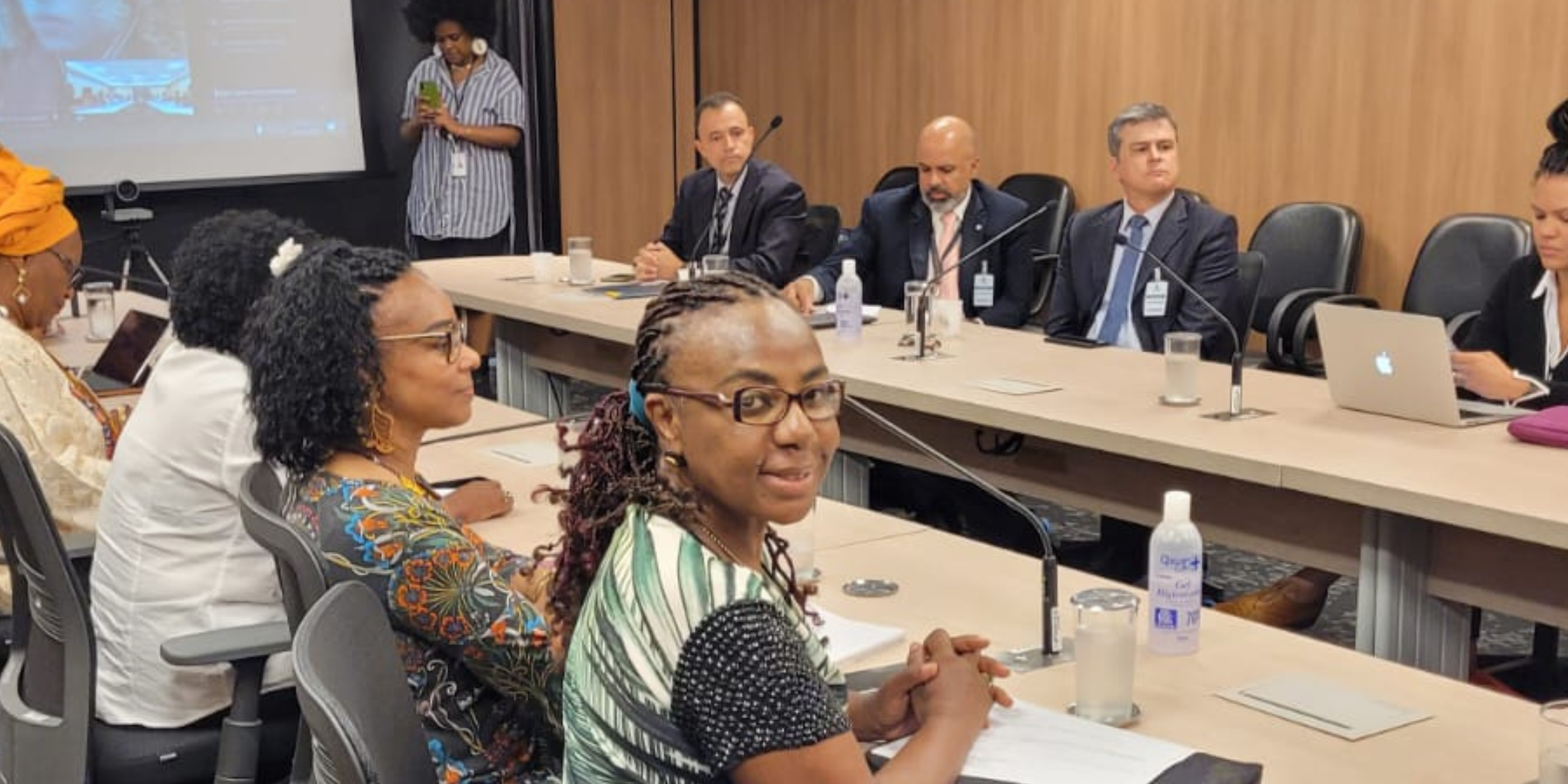 Banner Site Black Friday moderno preto e rosa (4)