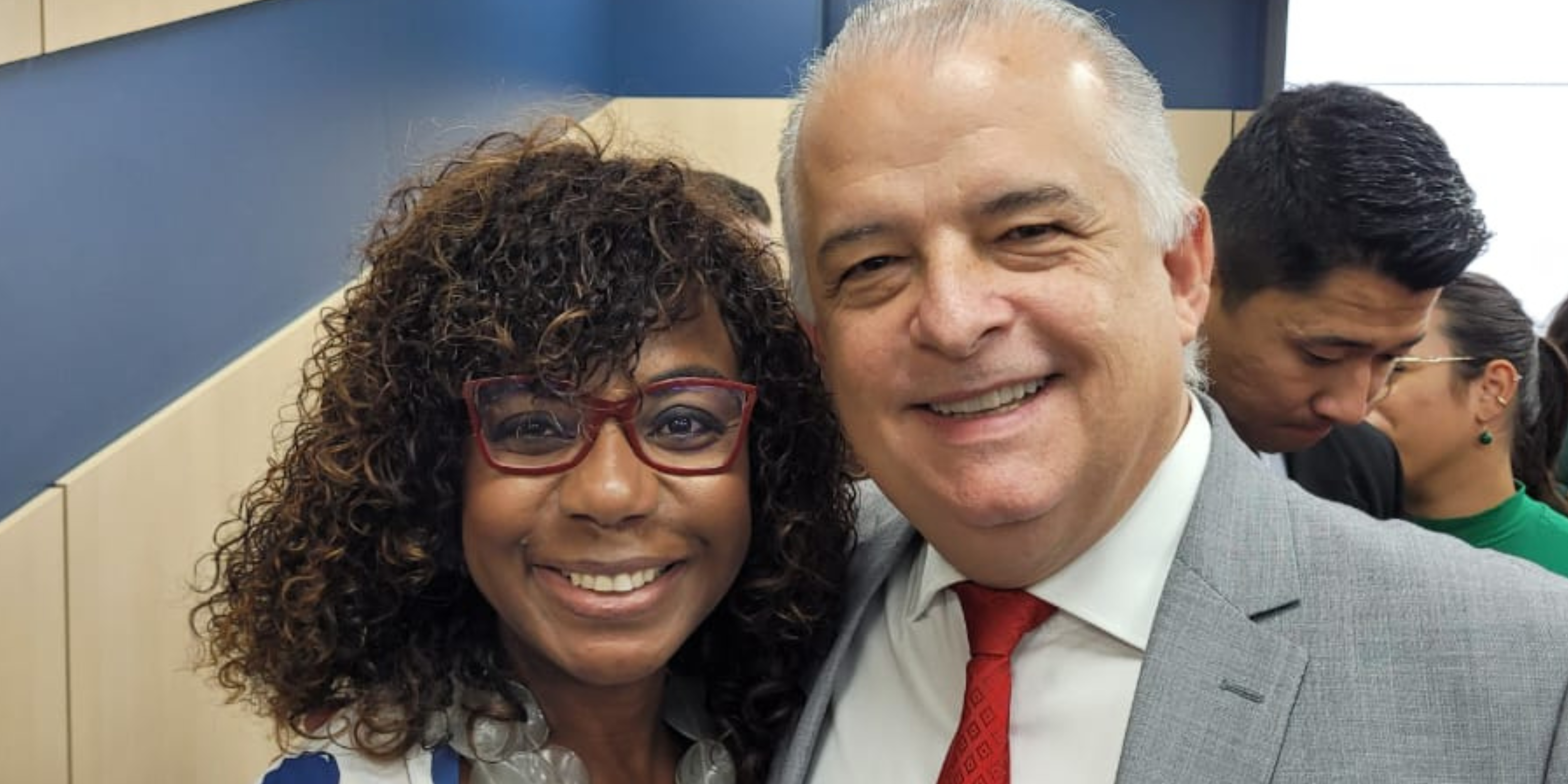 Banner Site Black Friday moderno preto e rosa (9)